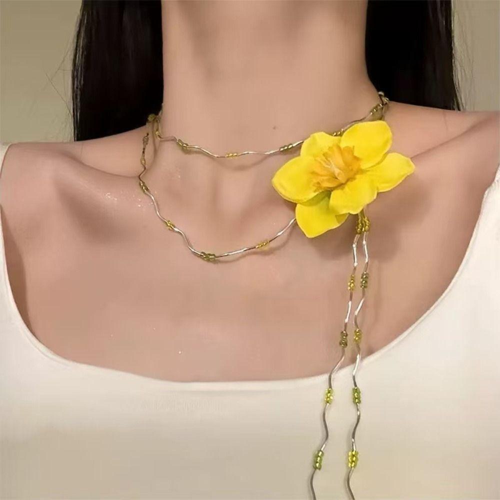 Sweet Collarbone Chain Contrasting Color Women's Necklace Floral Beaded Flower Necklace Gift