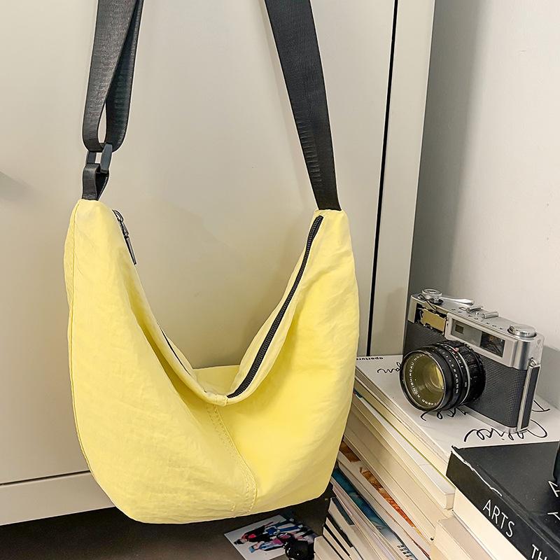 

Crossbody bag women s shoulder bag large capacity 2025 summer new bag fashion dumpling bag trend simple cloth bag светло-желтого