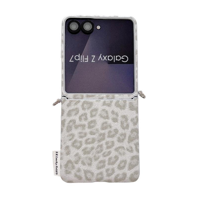 

Luxury Leopard Print Phone Case For Samsung Galaxy Z Flip 5 6 7 FE Zflip6 Zflip7 Zflip5 With Wrist Strap Shockproof Hard Cover Galaxy Z Flip6