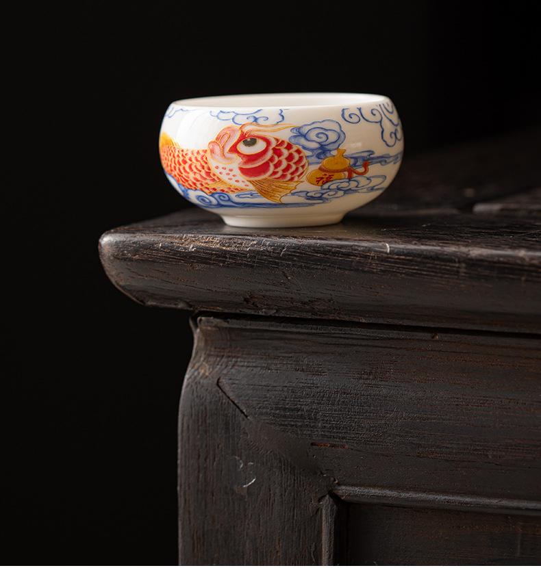1pcs Chinese Style Fish Tea Cup White Ceramic Kung Fu Teacup Tea Set Household Small Cup Ceramic Teaware Gift 2025 New