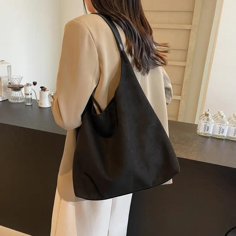 Fashion Big PU Leather Shoulder Bag For Women 2026 Winter Tend Female Simple Underarm Hobo Bag Handbags And Purses