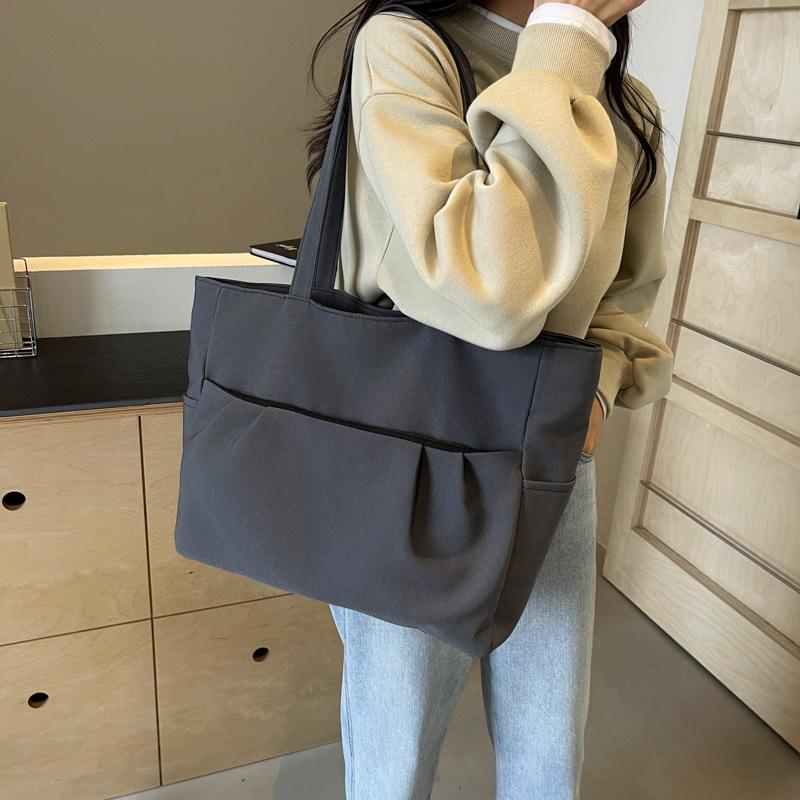 Bag Women's 2025 Spring and Summer Large Capacity Tote Bag Retro Simple Nylon Tote Bag Casual Folds Commuter Class