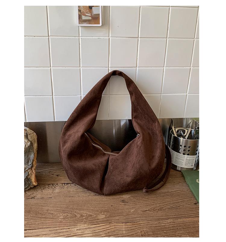 

Замшева сумка на плече в корейському стилі: Однотонний колір, велика місткість, дизайн «пельмень під пахвою» кавовий