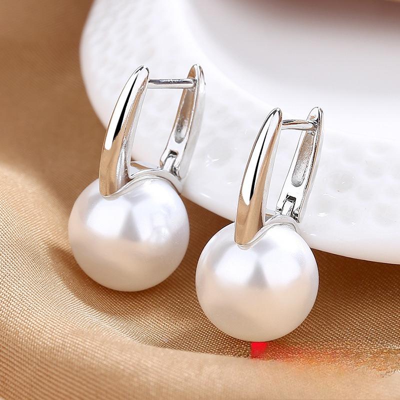 Elegant Retro U Shape Clip-On Earrings with Pearls for Women