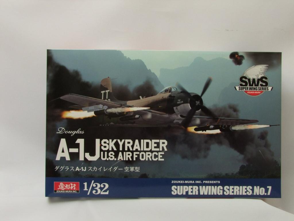 SWS Skyraider Air Force Type Injection Plastic Kit Zoukei-mura 1/32 A-1J