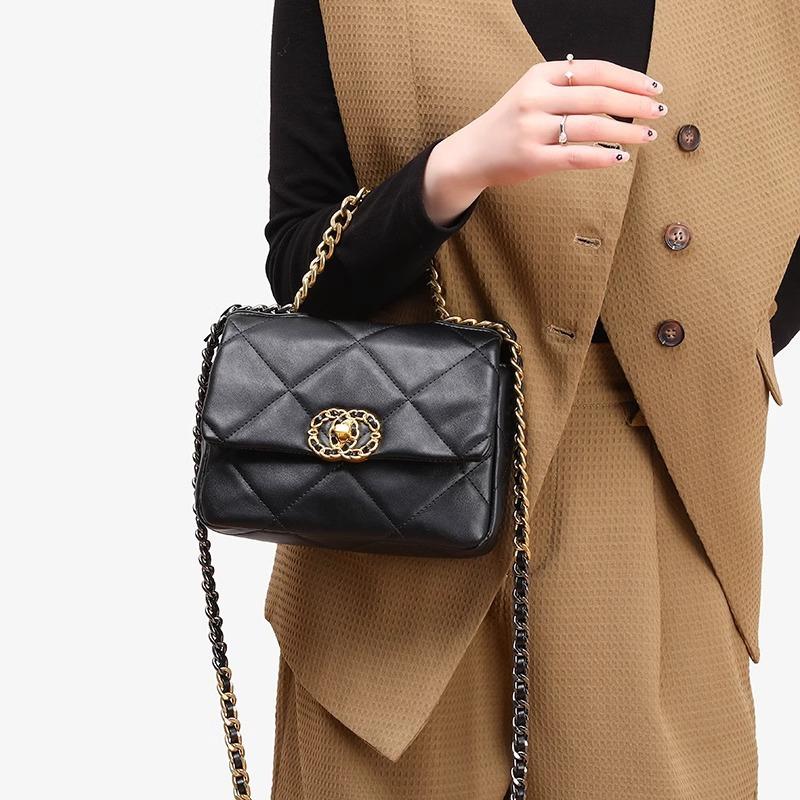 New Diamond Chain Bag, Premium Shoulder Messenger Handbag, Simple and Versatile Small Square Bag.