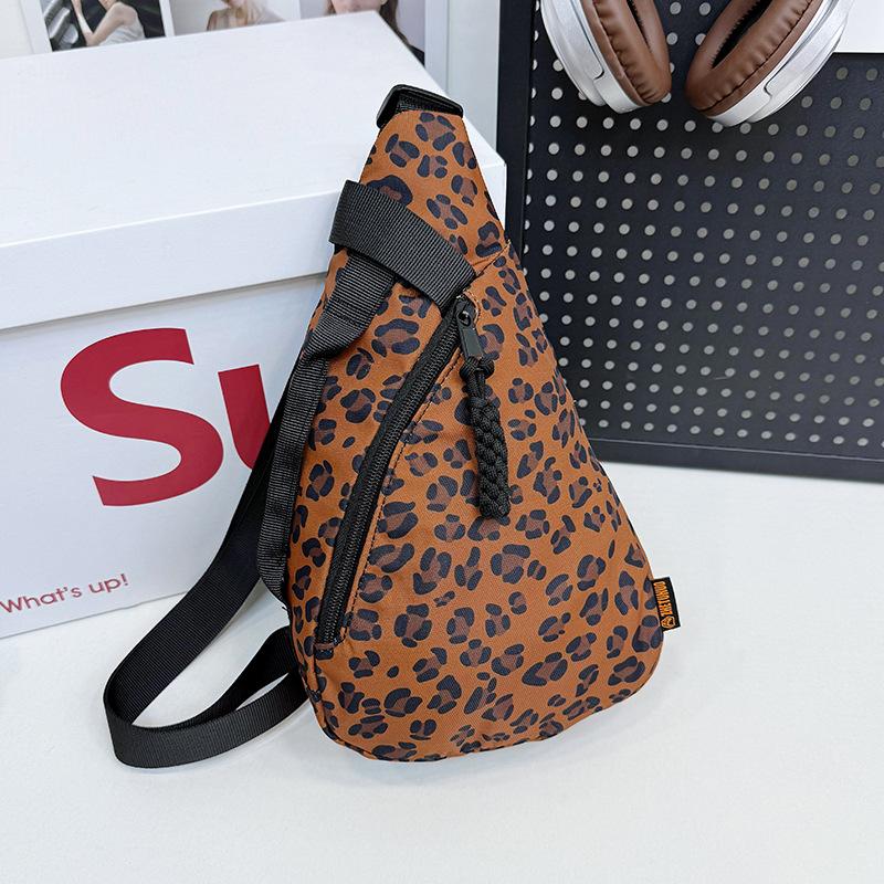 

Trendy leopard print large-capacity breast bag niche versatile shoulder bag high-end casual commuter messenger bag