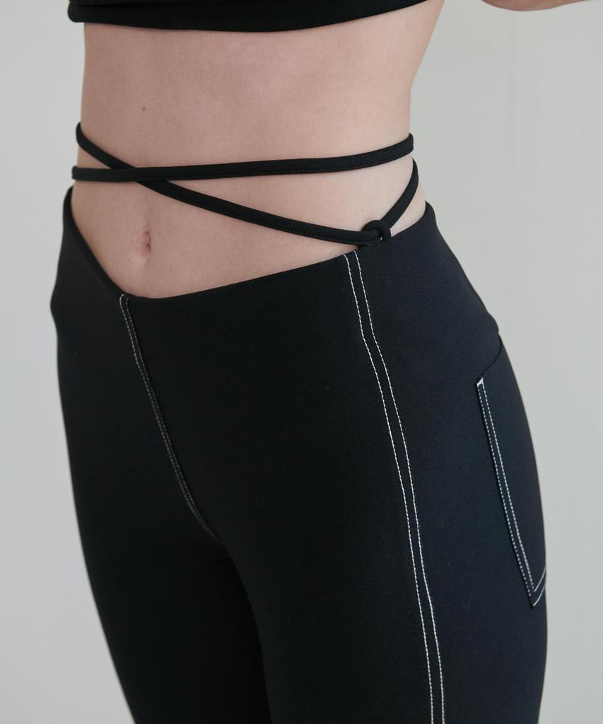 Eonmyuteu Stitch Detail Flared Pants_Black