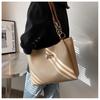 2025 New Fashion Tote Bag for Women Large Capacity Light Luxury Shoulder Bag High Quality Affordable Commuter Bag