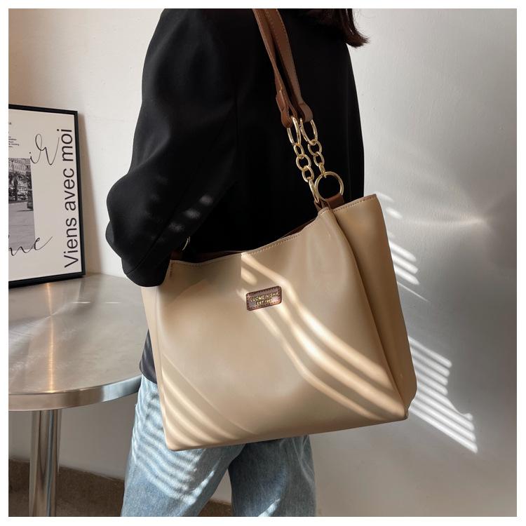 2025 New Fashion Tote Bag for Women Large Capacity Light Luxury Shoulder Bag High Quality Affordable Commuter Bag