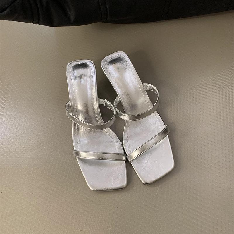 

тренд модельера 2024 летние женские тапочки модные узкие шлепанцы уличные повседневные офисные женские сандалии на каблуке Size 35(foot 22.5cm) серебряный