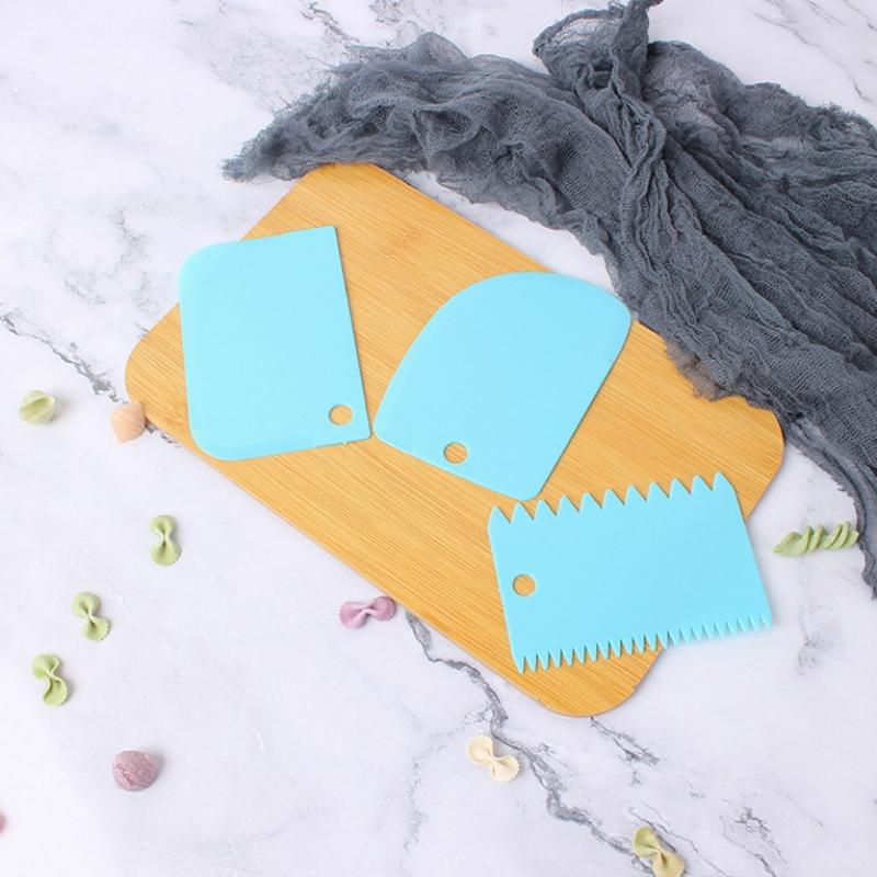 3Pcs Cream Scraper Suit Diy Kitchen Straight Arc Tooth Shape Cream Bread Cutter Plastic Cake Pasty Scraper Baking Fondant Tools