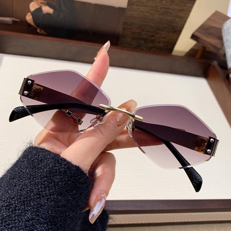 Vintage Frameless Sunglasses Polygonal Edge Design Women'S Classic Rhombus Sun Glasses Trendy Driving Shades For Ladies Uv400