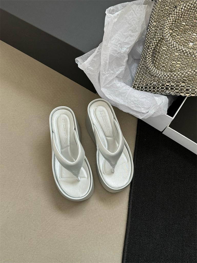 New National Style Silk Black Herringbone Thick-soled Slippers Women's 2025 Summer New Outer Wear Beach Slope Heel Heightened Cool Slippers