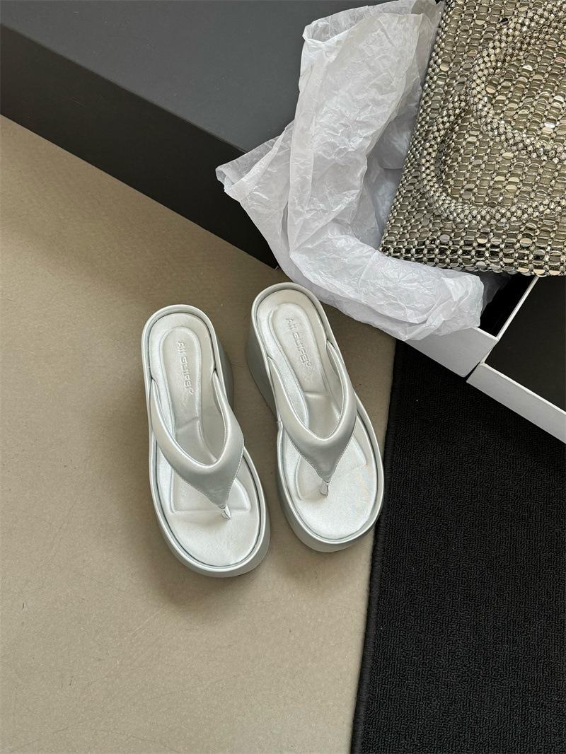 

New national style silk black herringbone thick-soled slippers women s 2025 summer new outer wear beach slope heel heightened cool slippers 40 серебряный серый