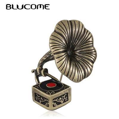 Retro Emaille Phonograph Brosche Pins Gold Farbe Frauen Männer Anzug Kleidung Kragen Clip Souvenir Geschenk Stereoskopische Broschen