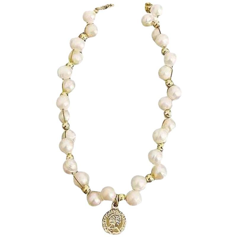 French Designer Classy Key Round-shaped Freshwater Natural Pearl Bracelet with a Touch of Luxury