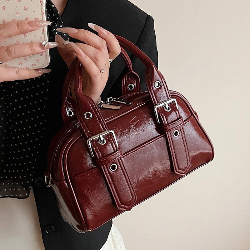 Niche design retro locomotive style personalized portable Boston bag women commuter versatile high sense foreign style messenger bag