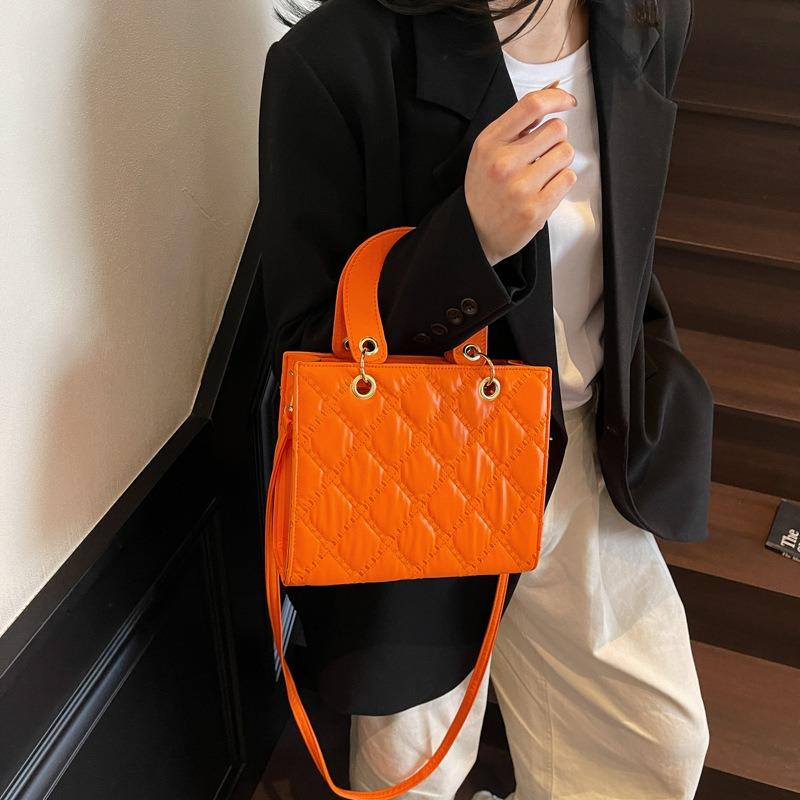 Einfache Raute bestickte Fadenhandtasche neu retro lässige Schulter Messenger Bag Handtasche Frau