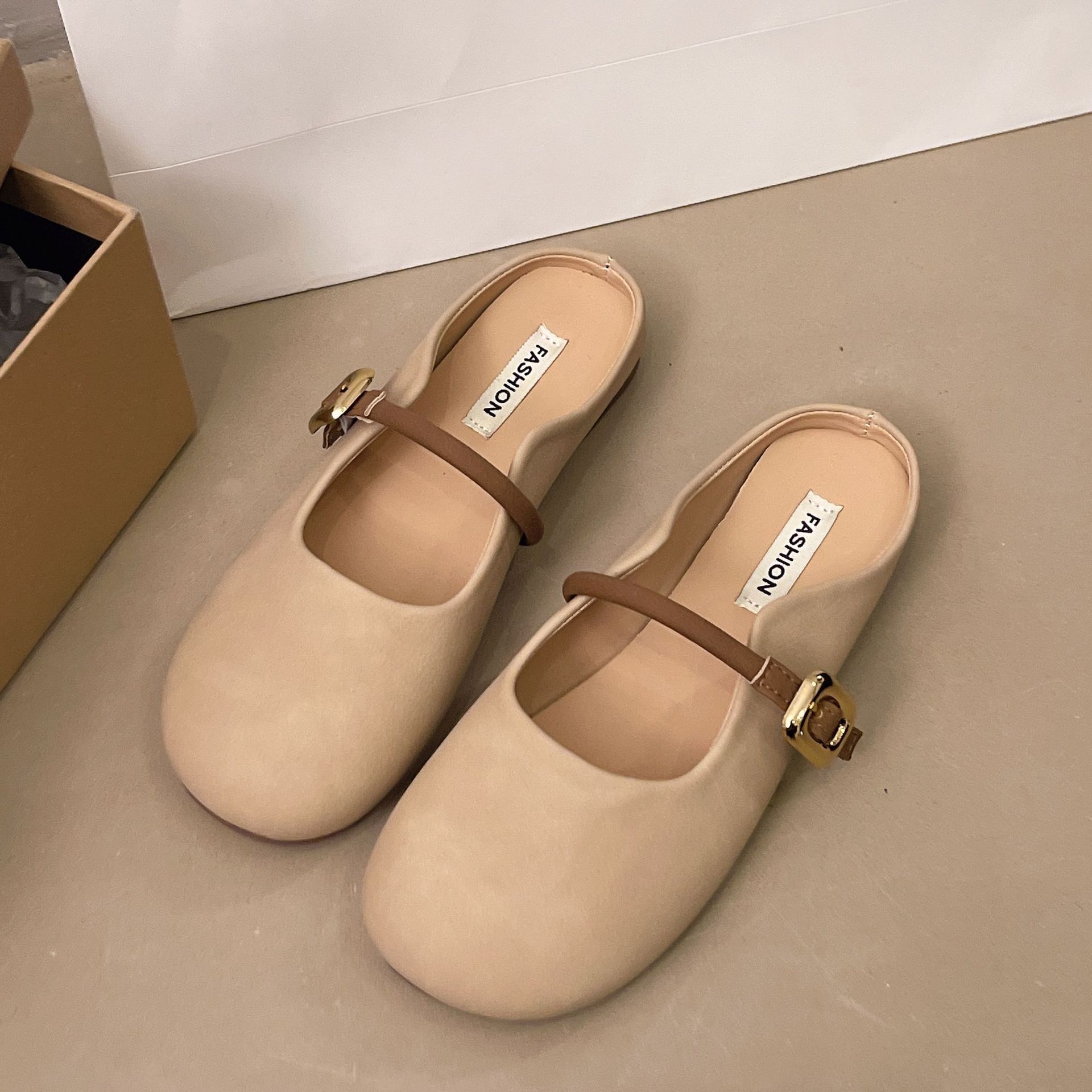 

2025 новые летние модные повседневные шапочки без каблука baotou half drag, французские тапочки 40