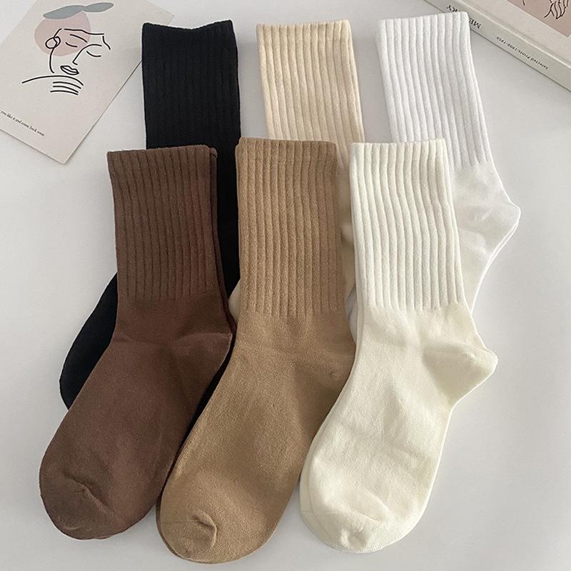 Women's Breathable Odor-resistant Solid Color Mid-calf Cotton Sports Socks