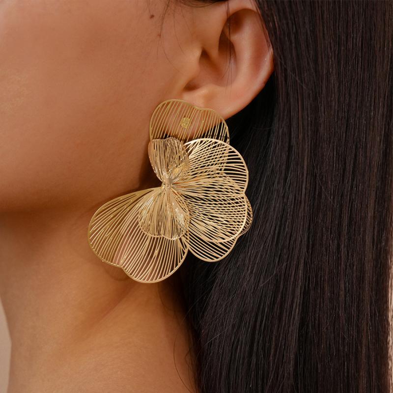 Elegant Multi Layer Metal Petal Flower Stud Earrings for Women Creative Gold Color Hollow Floral Piercing Earrings Jewelry Gifts