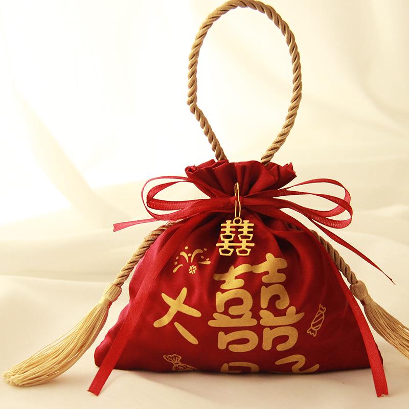 

Шелковый подарочный мешочек для конфет на свадьбу с завязкой 16x17 cm