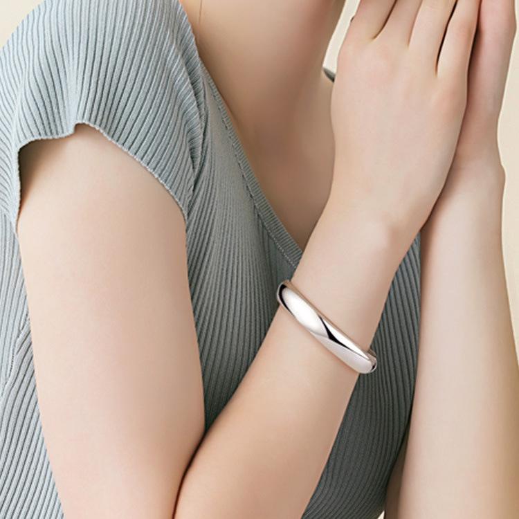 Элегантный серебряный витой браслет-манжета для женщин - Классическое матовое ювелирное изделие