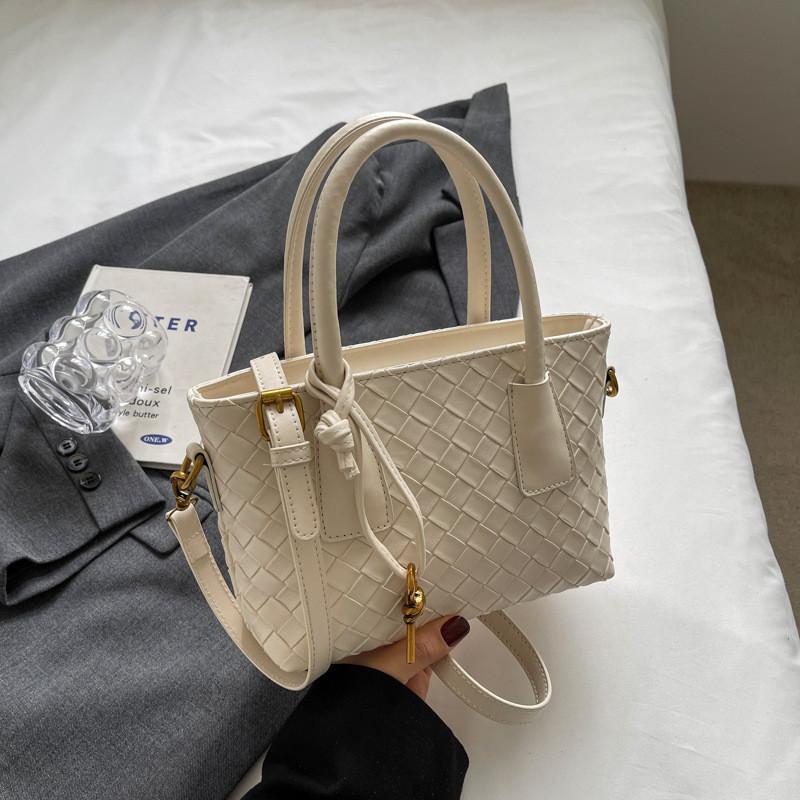 

Высококлассная ручная тканая сумка IELGY, модная и повседневная нишевая сумка-мессенджер на одно плечо. бежевый