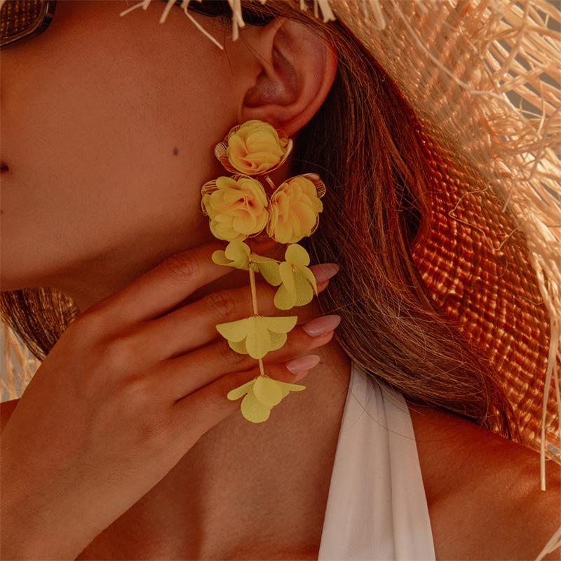 New Fashion Pink Mesh Flower Long Tassel Pendant Earrings for Women Elegant Metal Petals Romantic Earring Beach Vacation Zircon
