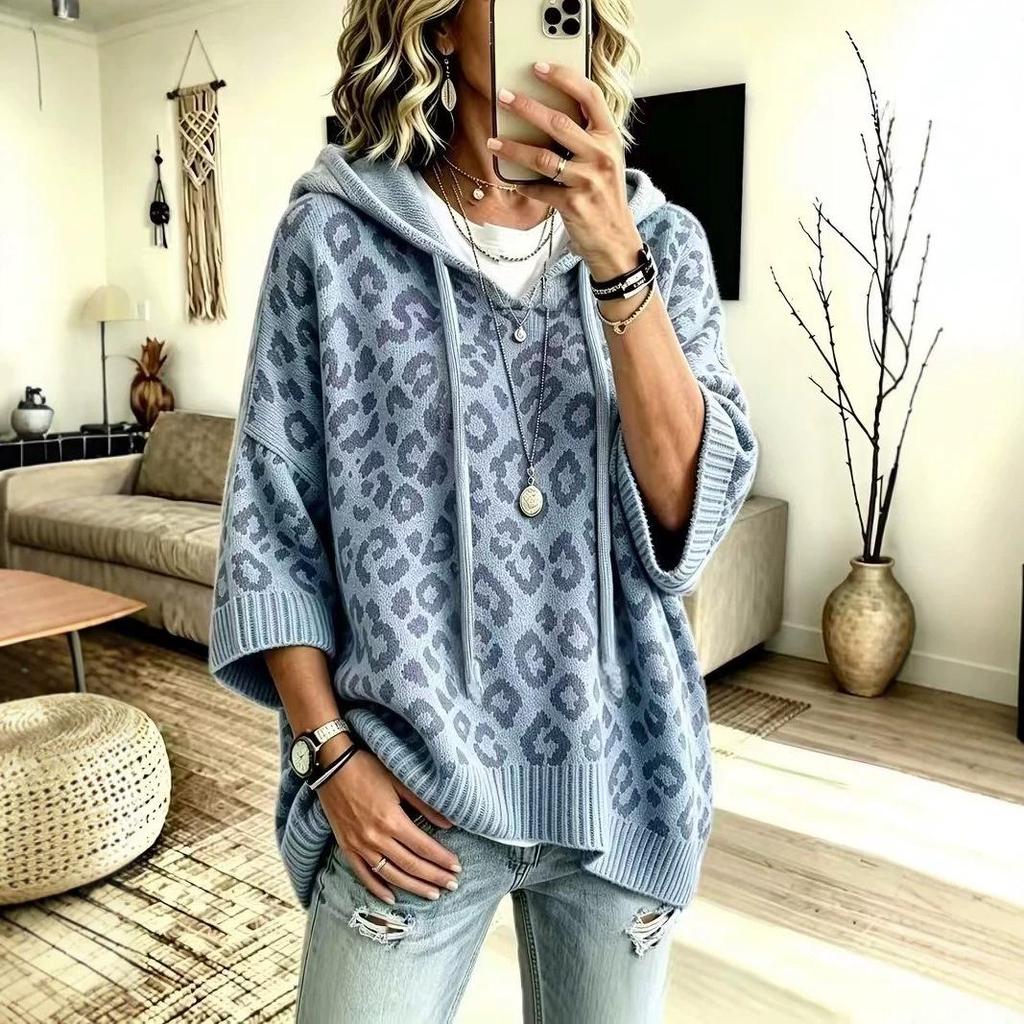 Sweter z dzianiny z kapturem w panterkę
