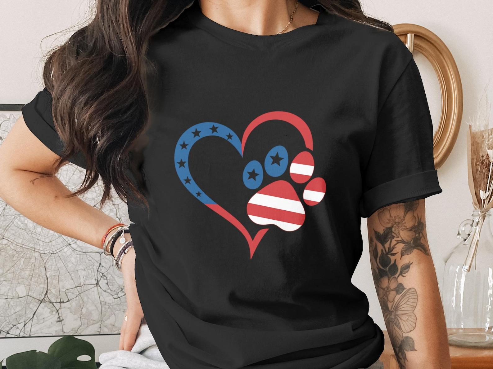 Patriotic Dog Paw Heart T-Shirt, American Flag Pet Lover Tee, 4th of July Dog Mom Shirt, USA Puppy Owner Gift XL