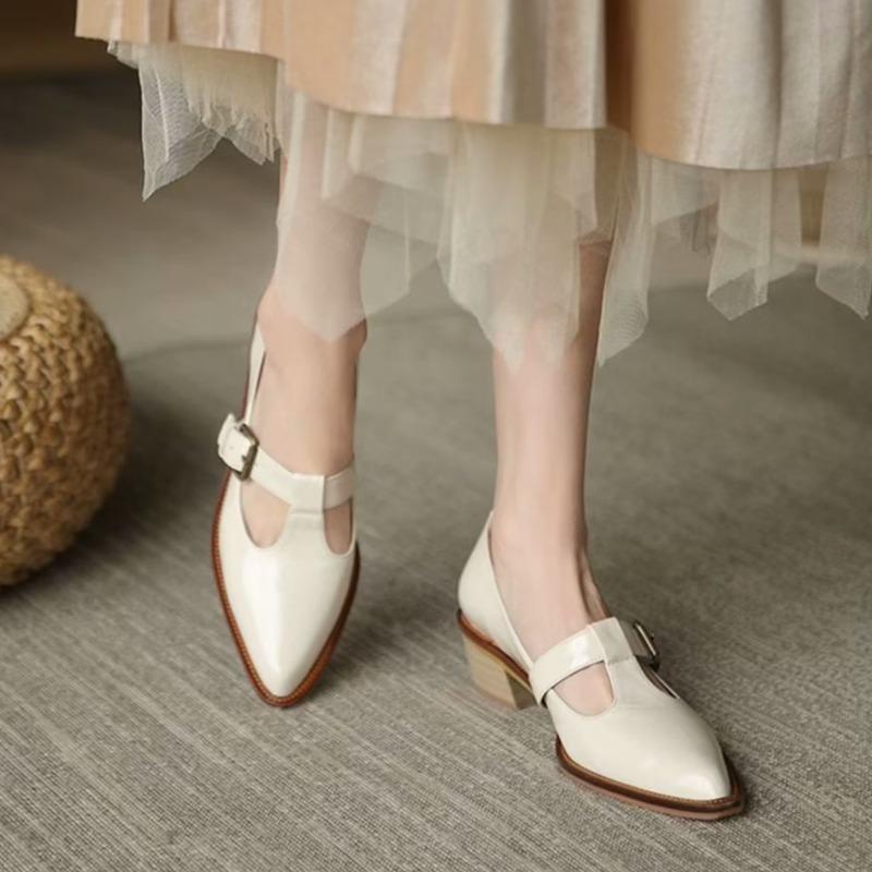 Vintage Belt Buckle Pointed Single Shoes for Women 2025 Spring New Soft Leather British Small  Shoes Thick Mid-heel