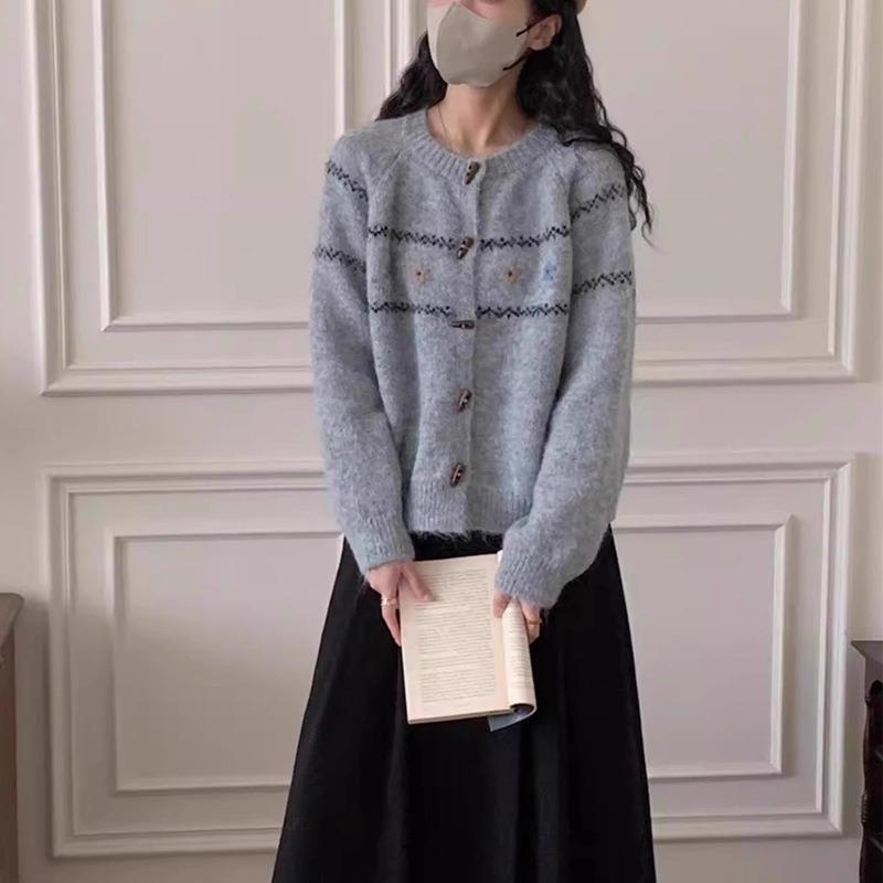 Retro horn button sweater jacket for women's autumn and winter new embroidered gentle wind loose soft waxy knitted cardigan for women