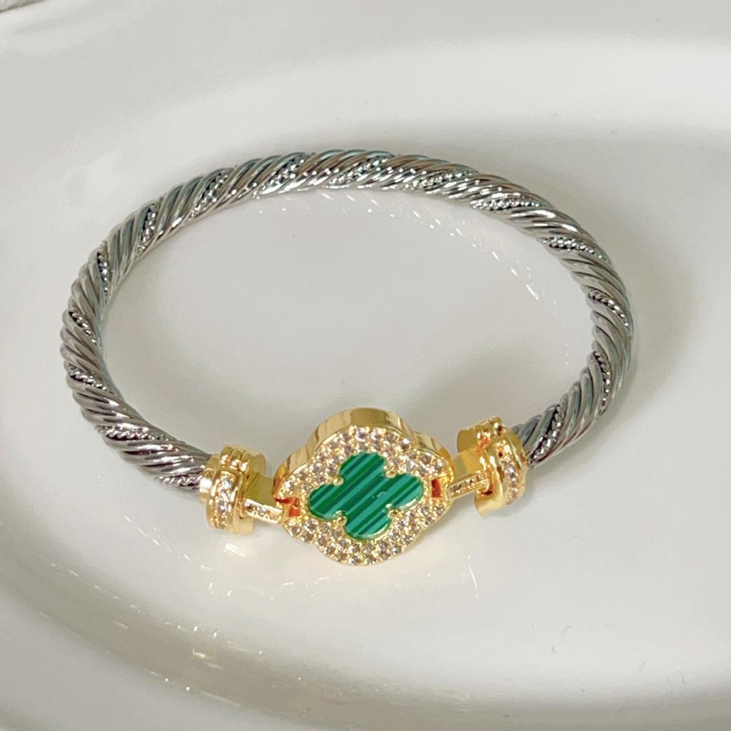 High End Fashion Micro Inlaid Zircon Clover Bracelet with Gold Plating for Women's Jewelry