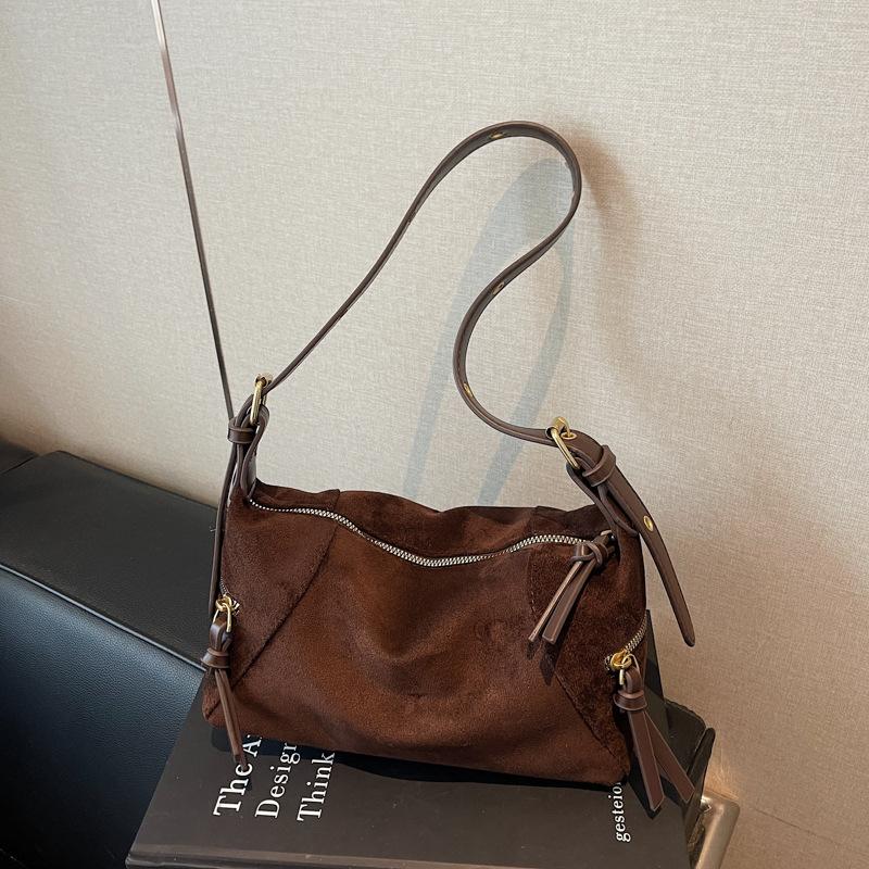 Autumn and winter super fire niche retro suede handbag 2025 new high-end underarm bag exquisite foreign style messenger bag