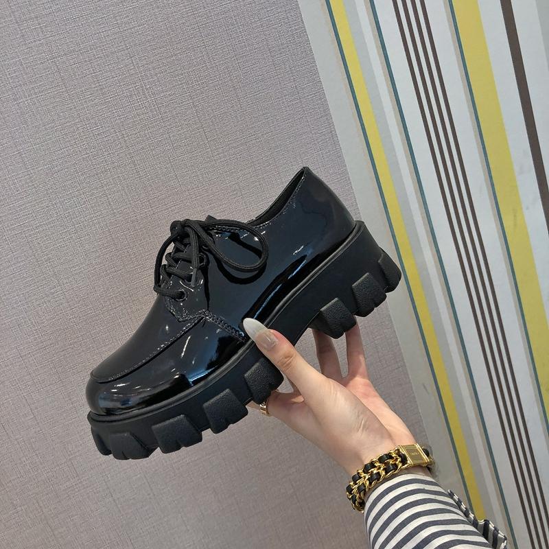 נעלי סניקרס שמנמנות לנשים עקבים נסתרים גובה הגדלת נעלי טריז לנשים גבוהות גבוהות פלטפורמת סתיו נעלי נשים M1093