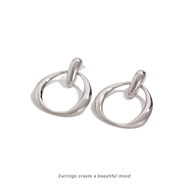 Elegant Retro Silver Hoop Earrings - Circular Geometric Design with High-End Luxury Mosquito Coil Inspired Ear Clips