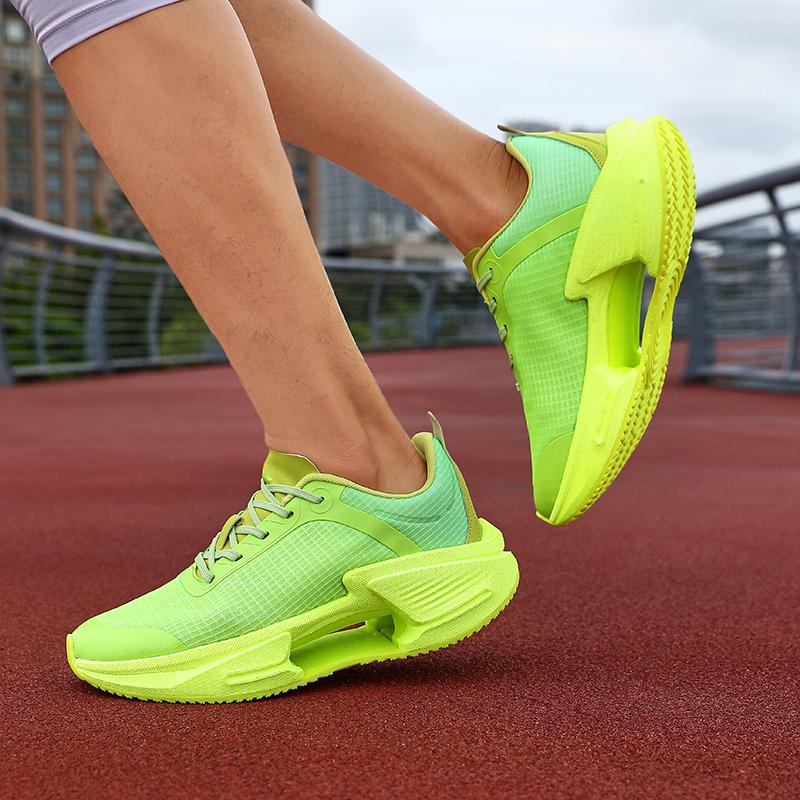 Spring and Autumn Low Cut Retro Trendy Couple Sports Shoes Urban Commuting Daily Running Shoes Balanced and Stable Walking Shoes