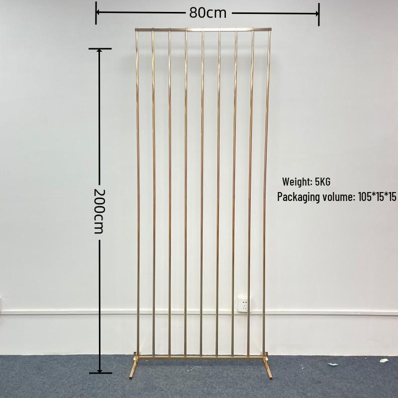 Gold-Plated Wedding Arch: Iron Line Screen & Aisle Guide Decor