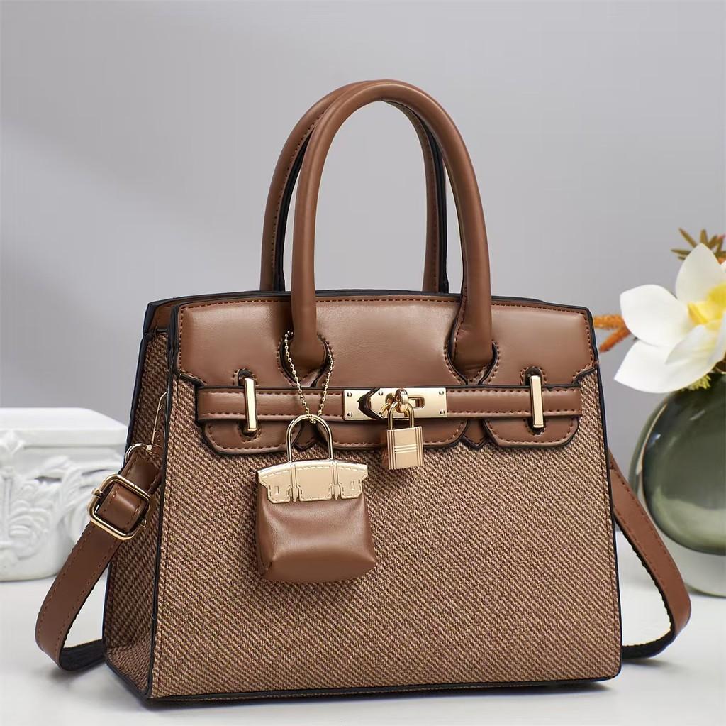 Pu Handbag For Women Large Tote Bag With Lock Closure And Inner Pockets For Daily Use