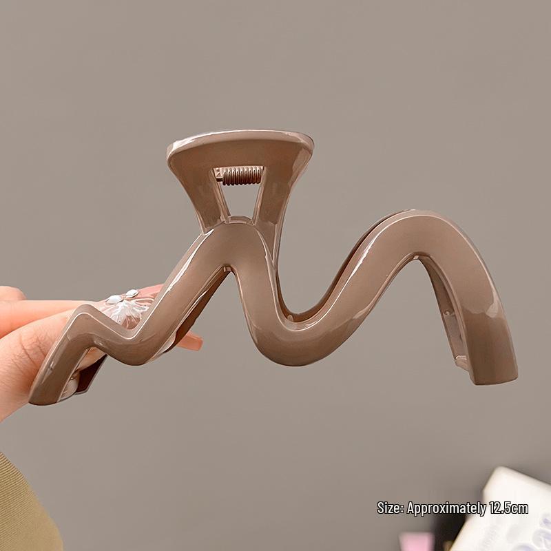 Großer französischer Retro-Klammer-Haarclip für elegante Damenfrisuren.
