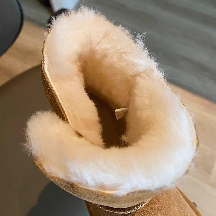 Kožené dámské sněhule s integrovanou kožešinou 2025 nové zimní sametové zateplené kožené lehké protiskluzové teplé bavlněné boty na silné podrážce