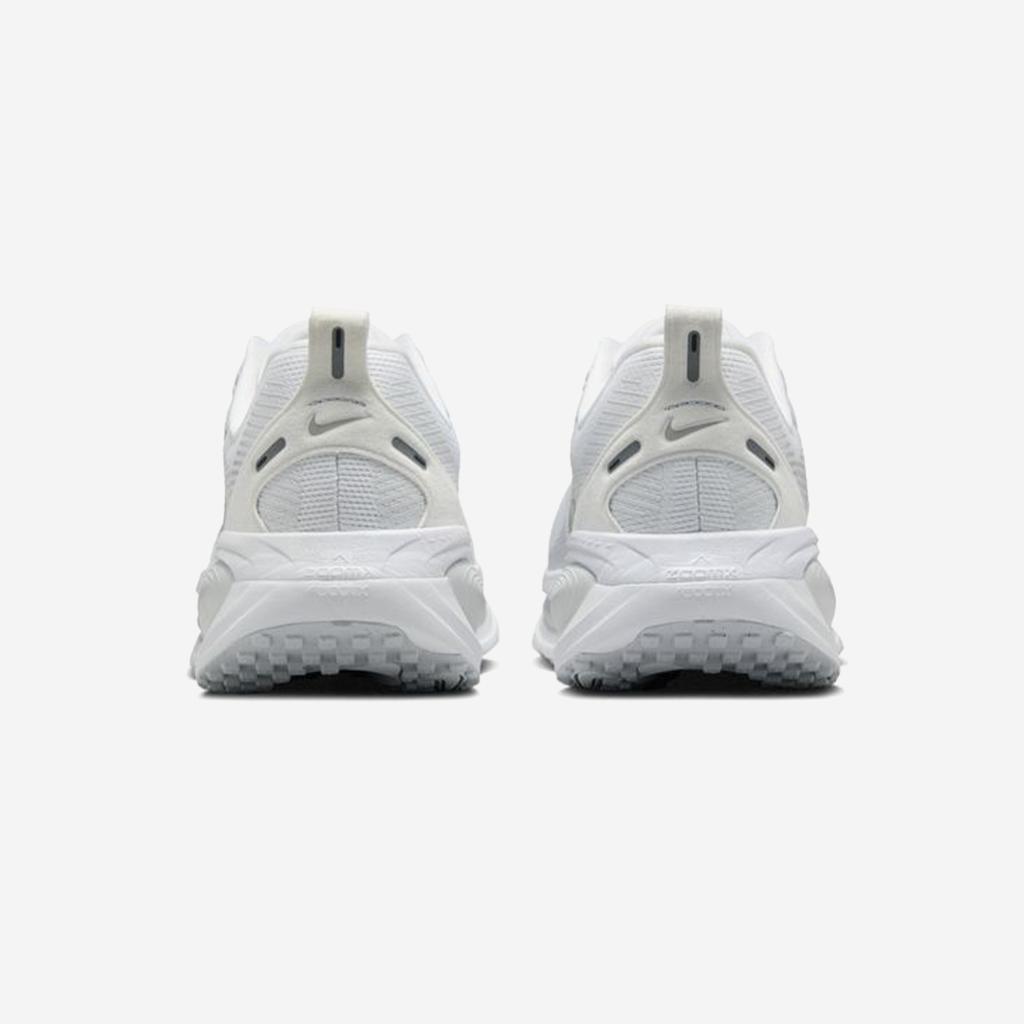 Nike Vomero 18 [HM6804-104]