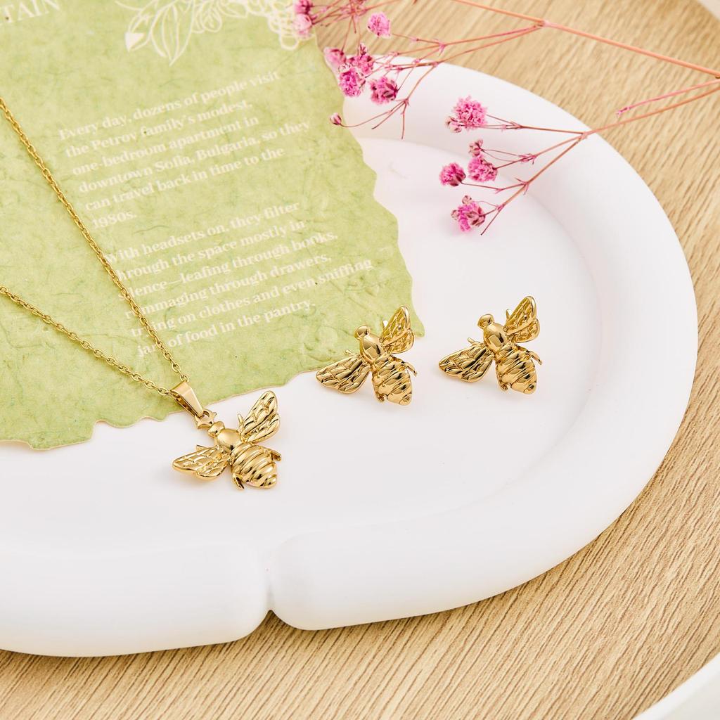 Exquisite Irregular Geometric Pattern Necklace & Earrings Set