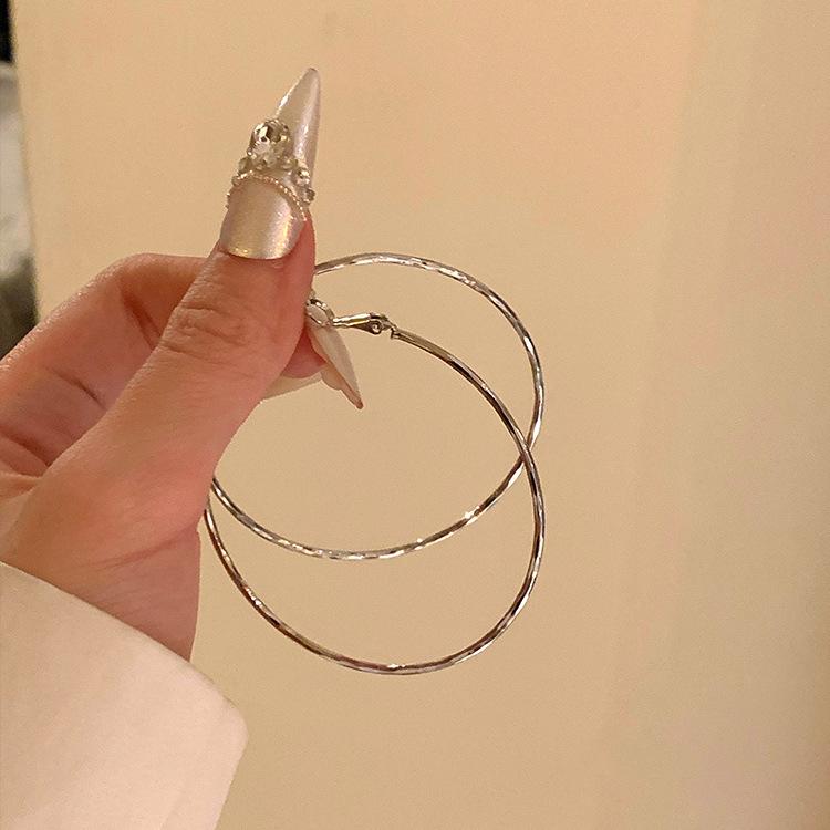 

Простые и универсальные серьги-иглы Tremella Temperament Niche Premium Circle Earrings Earrings серебряный