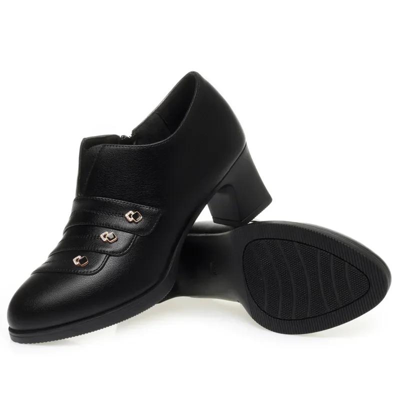 5.5cm Scarpe Eleganti alla Moda a Bocca Profonda in Pelle Morbida Scarpe con Plateau da Donna 2026 Autunno Scarpe con Tacco a Blocco per Ufficio Modello Mamma