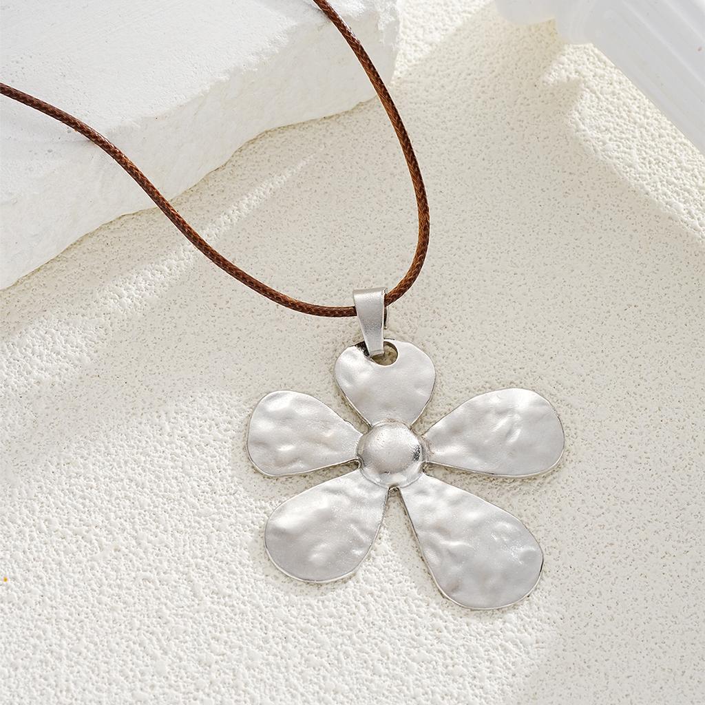 Fashion Exaggerate Flower Pendant Necklace Vintage Silver Color Irregular Large Floral Rope Chain Necklaces Boho Wedding Jewelry