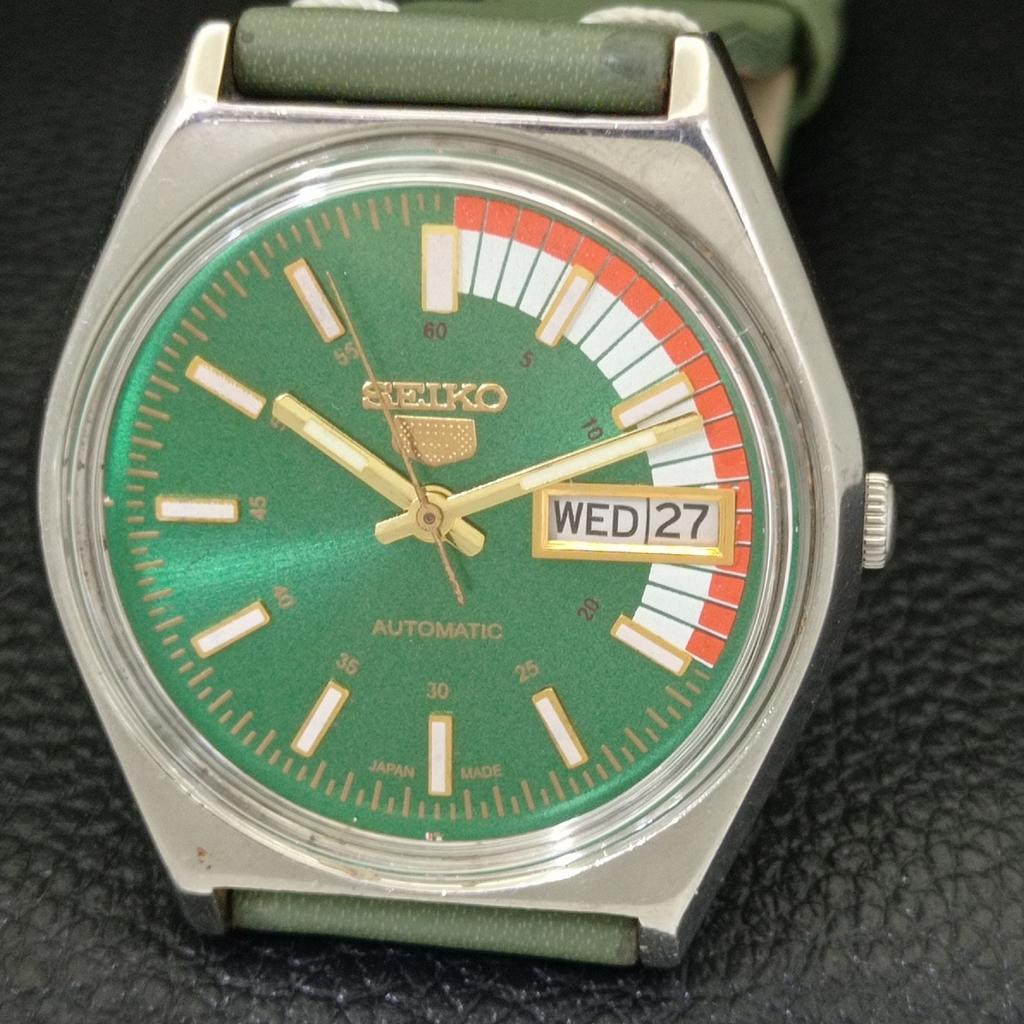 Seiko 5 AUTOMATIC VINTAGE JAPAN MENS GREEN COLOR DIAL WATCH A701561-5 R206b-a701561