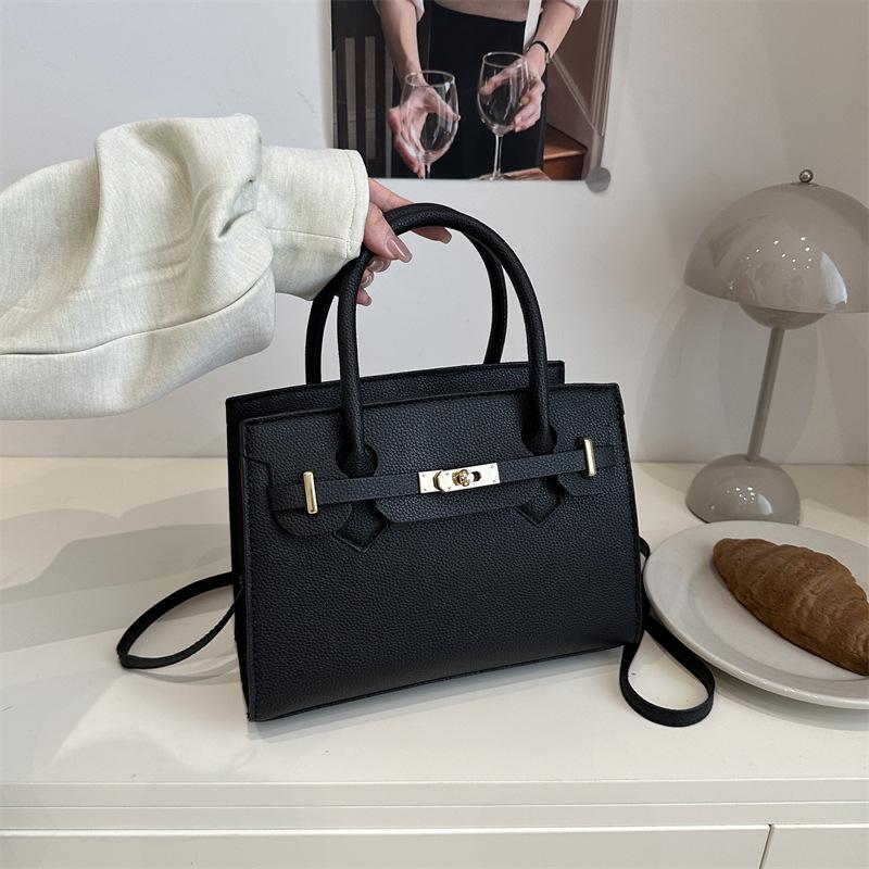 

Fashion contrasting colors versatile personality small square bag women s autumn and winter new high-end temperament Kelly bag messenger bag